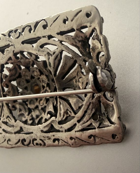 Pregadeira em prata com partes banhadas em ouro