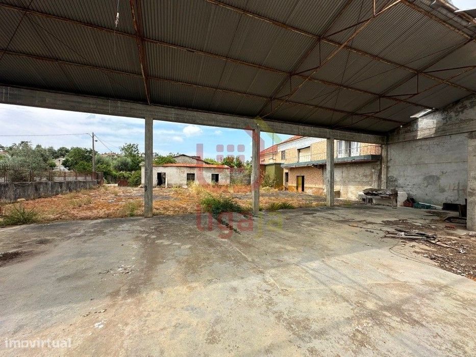 Propriedade com Moradia T4 e Potencial para Diversos Projetos