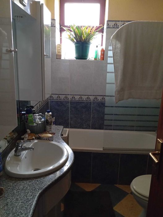 Apartamento T2 com terraço + lugar de garagem e arrumos