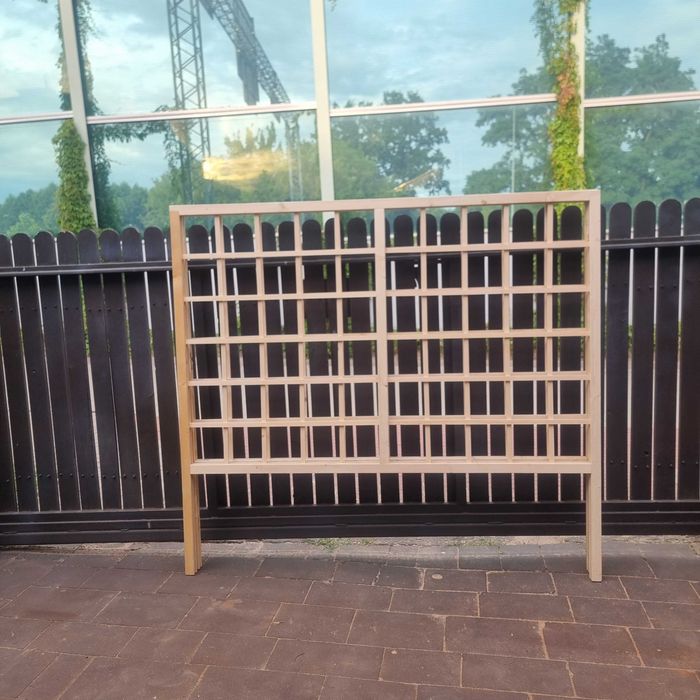 Płotek ażurowy pergola ogrodzenie na pnącza winogrono róża bluszcz