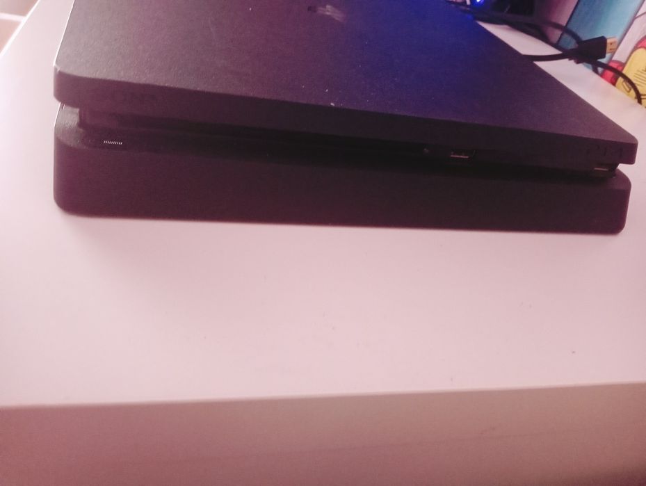 PS 4 Slim vendo precisa de reparação uma limpeza mas funciona