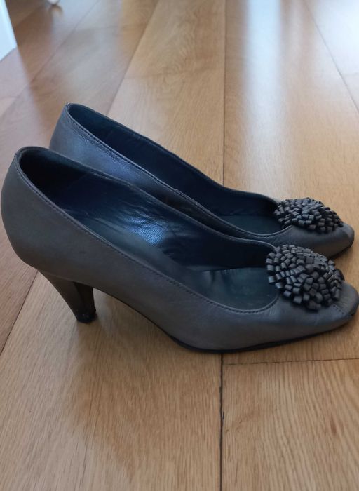 Sapatos altos pele cinzenta - Tam. 37