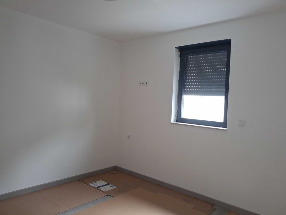 Arrendo apartamento a 5 minutos do IPB Novo a Estrear  T 3 com garagem.