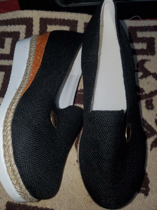 Жіночі босоніжки в гарному стані