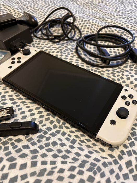 Nintendo Switch OLED + Pokémon Arceus