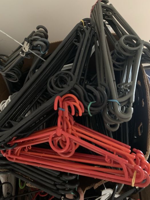 Вішалки для одягу