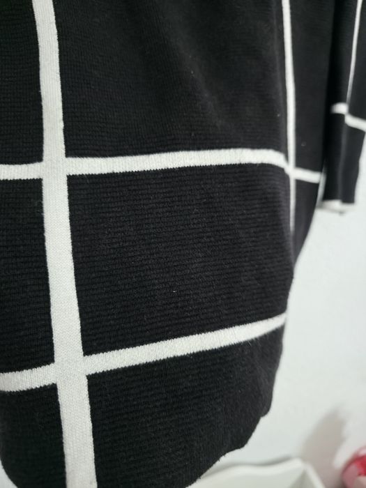 Czarny sweter w kratę elegancka bluzka damska principles