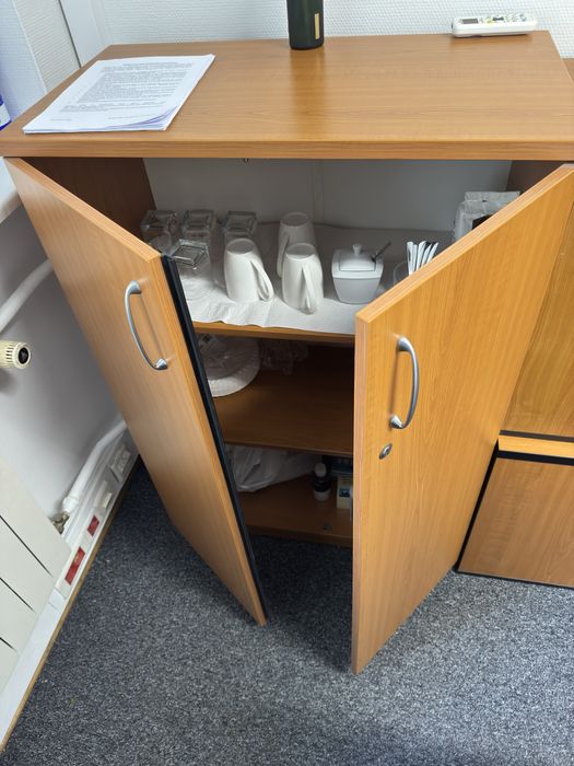 Biurka (stole, krzeselka, szafy) TANIO