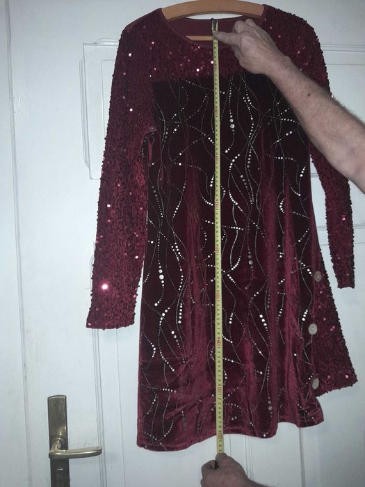 Sprzedam dwie nowe, piękne, czerwone sukienki imprezowe z cekinami