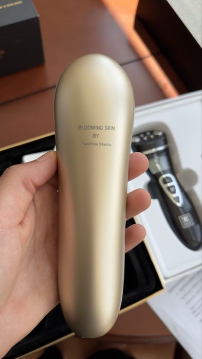 Kit Blooming Skin Profissional – 2 Aparelhos de Radiofrequência Facial | Como Novos |