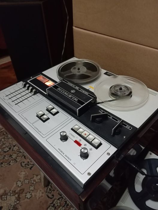 Катушечний магнітофон Комета 212-Олімпійська