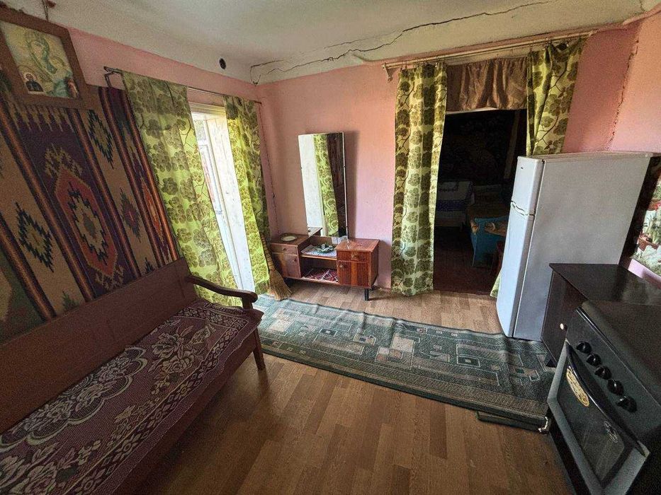 Продається частина будинку (квартира) і земельна ділянка м. Тисмениця