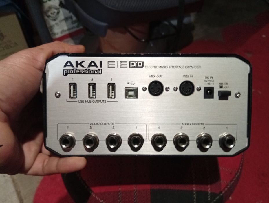 Interface audio e midi Akai eie pro como novo