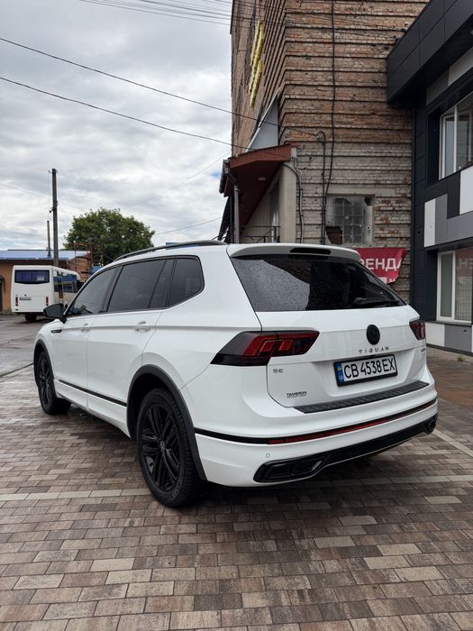 Volkswagen Tiguan  SE R-Line