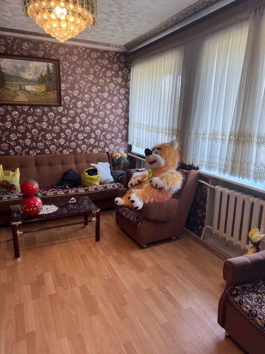 Продам 3-х кімнатну квартиру з технікою та меблями + гараж