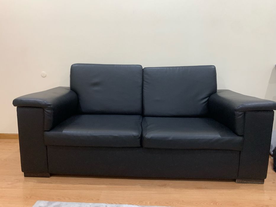 Sofá preto usado