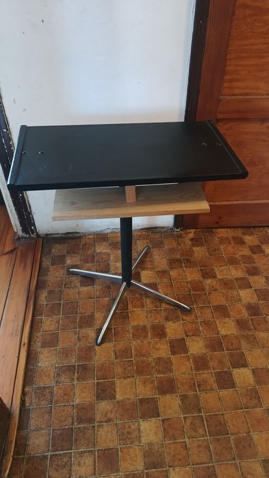 2Stolik pod telewizor lub wieżę.