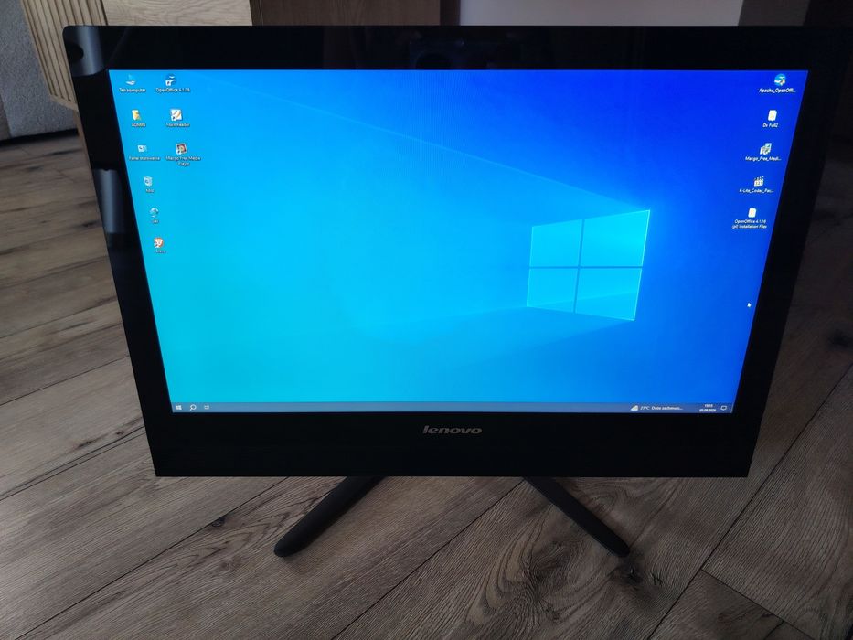 Komputer Lenovo AIO cena za sztukę ekran dotyk