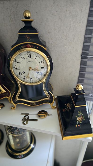 Настольные, настенные часы Zenith  и Le  Castel - Neuchâtel