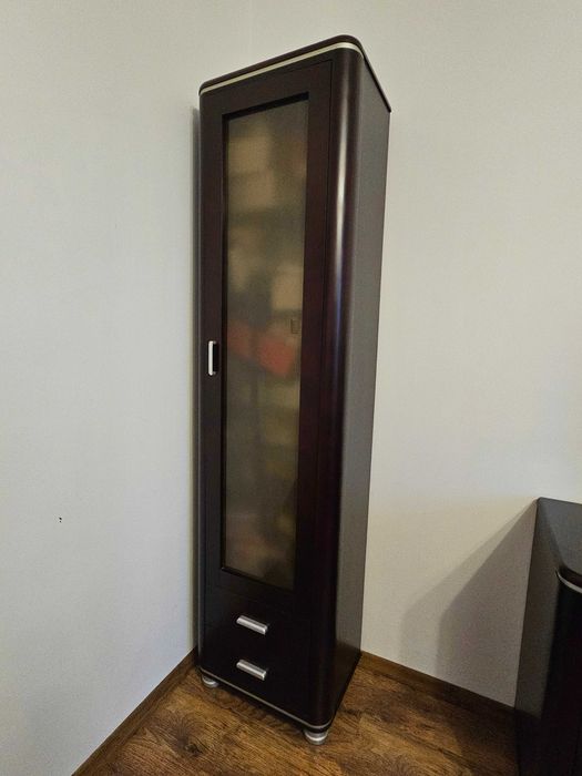 Witryna drewnian mleczne szkło