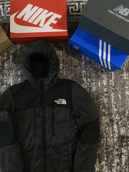 Куртка пуховик The North Face М розмір чорного кольор