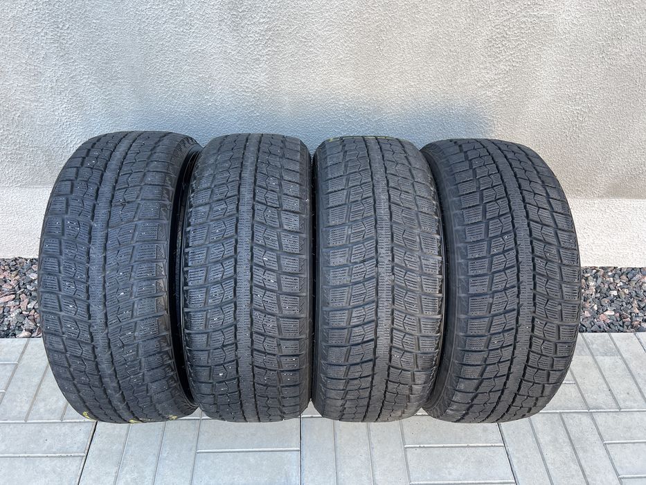 Шини зимові 225/50 R17
