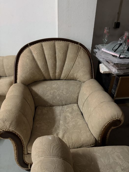 Sofá e poltronas antigas