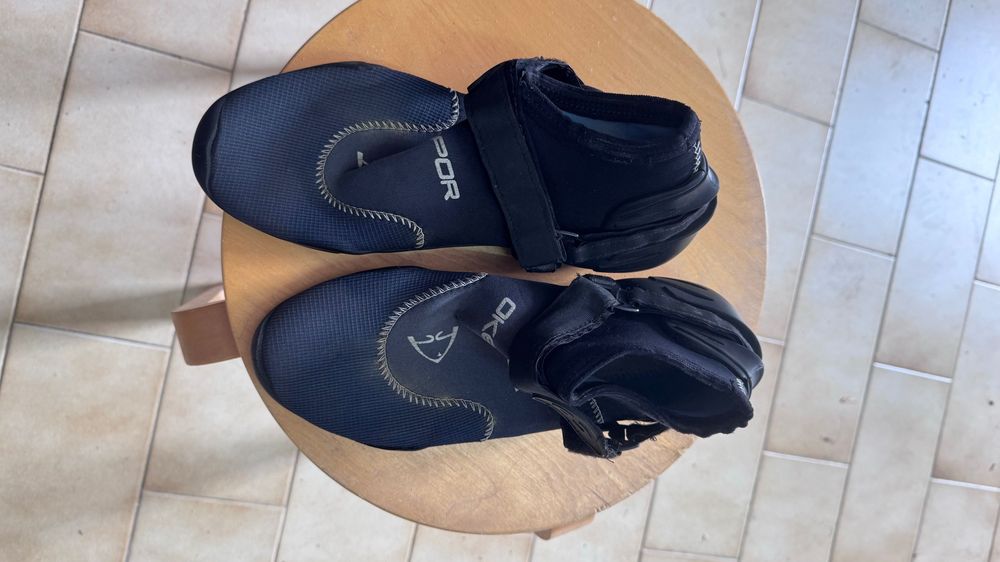 Botas para surf. vela, kite, canoagem, remo, etc.