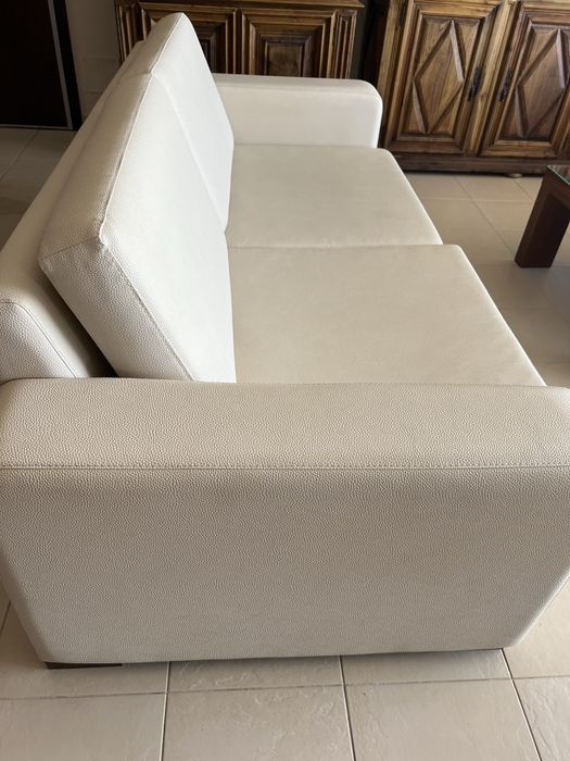 Sofas em pele cor branca