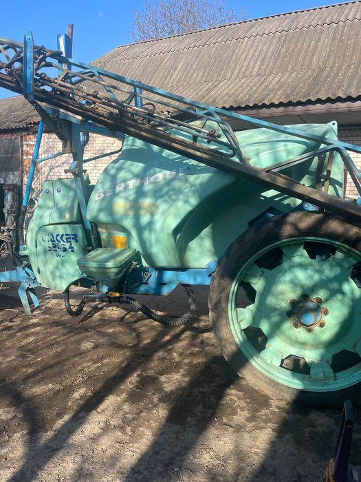 Оприскувач берту 3200