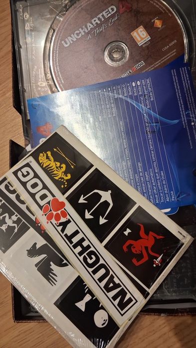 Ps4 slim  1 Tb + cabos + Uncharted 4 edicao especial