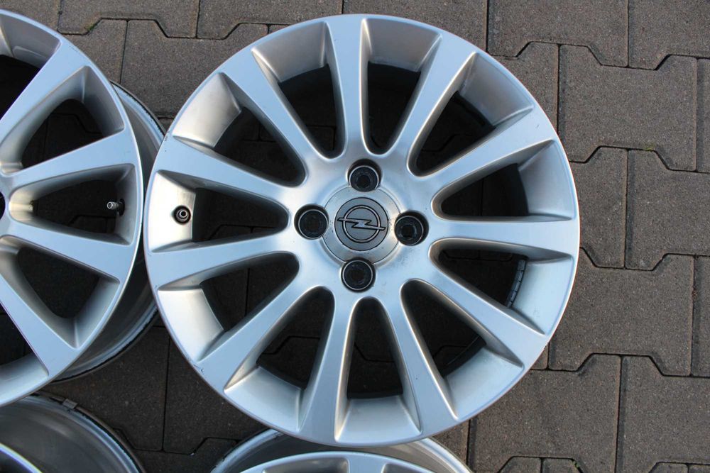 Oryginalne felgi aluminiowe 16" Opel Corsa D E Adam Karl Meriva 4X100
