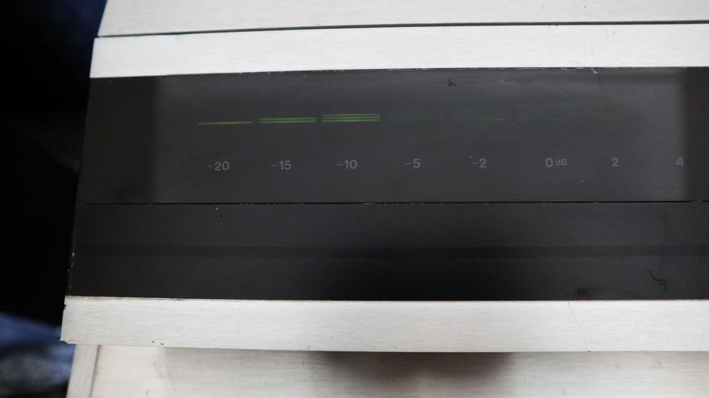 Ультратонкая сенсорная кассетная дека BANG & OLUFSEN BEOCORD 2000