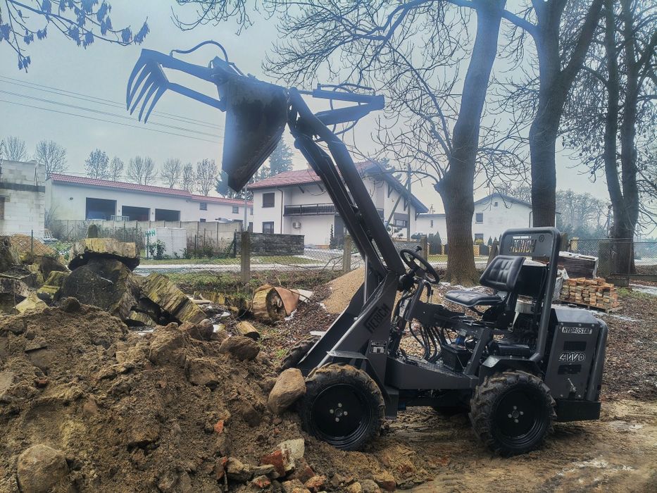 Mini ładowarka do ciasnych pomieszczeń, stajni, malych klatek