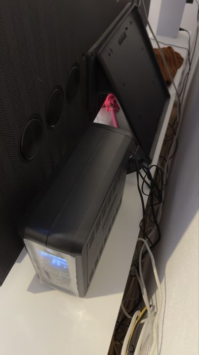UPS (bateria externa) CyberPower Value Pro VP1000ELCD 1000VA / 550W line