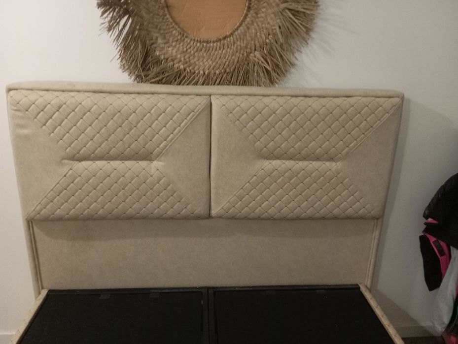Cama box com gavetas de arrumação