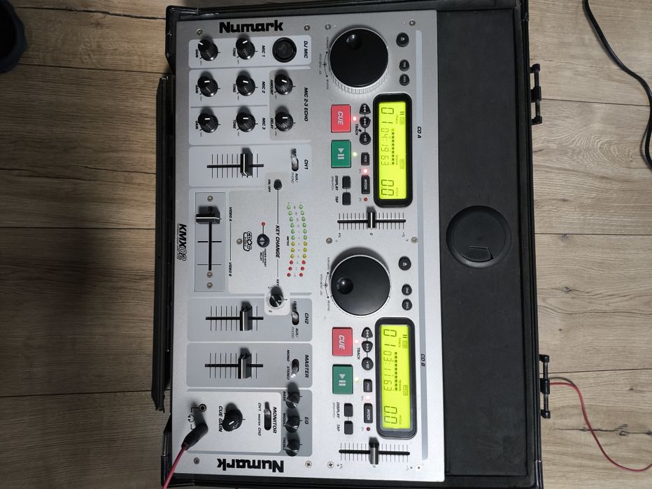 Numark KMX02 stacja miksowania CD oraz CD+G (kareoke)