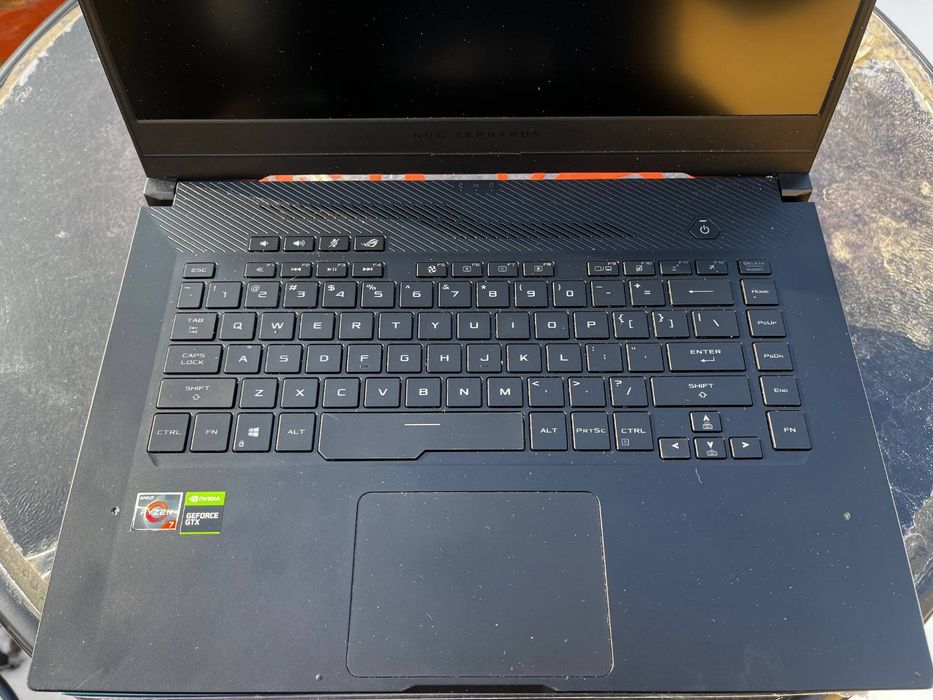 ASUS ROG  {1920х1080 144Hz}{Ryzen 7 4800H}{GTX 1660 Ti 6GB