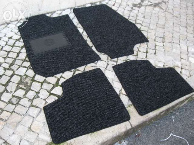 Tapetes fabricados à medida de cada automóvel.