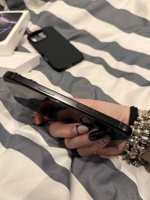 IPhone 16 pro 128gb 93% baterii