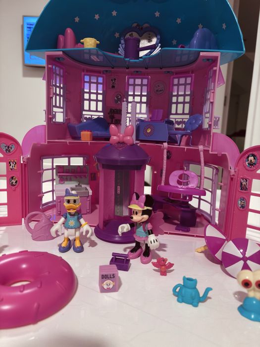 Casa Minnie Mouse Disney + Carrinha e Acessórios - Playset Completo