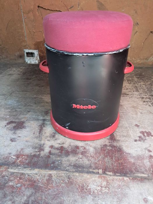 Banquinho artesanal industrial