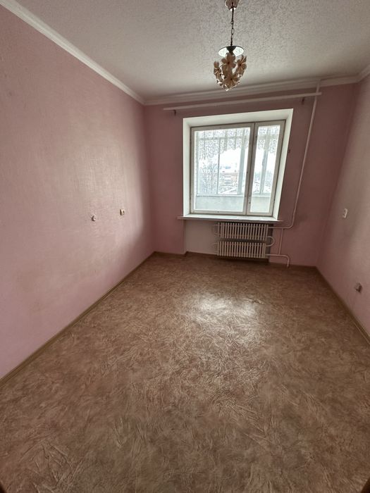 Продам  трикімнатну квартиру.