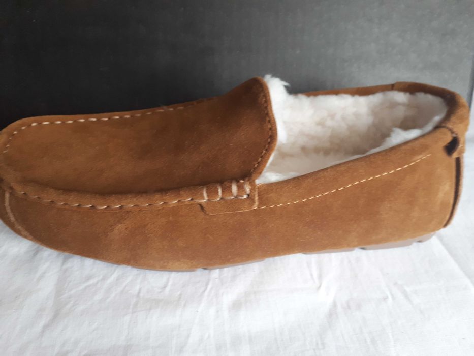 Ocieplane kapcie skórzane KOOLABURRA BY UGG