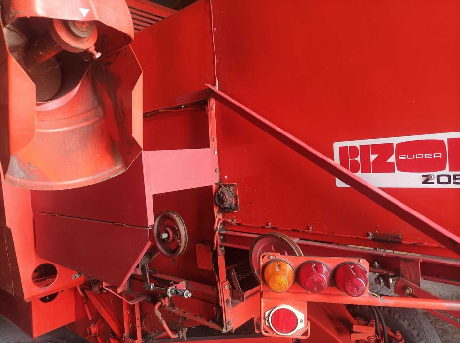Sprzedam kombajn bizon z056