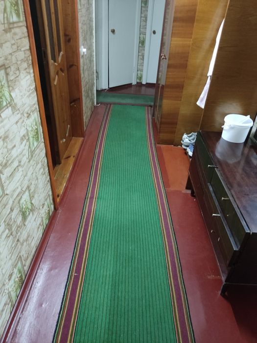 Здається кімната в трикімнатній квартирі