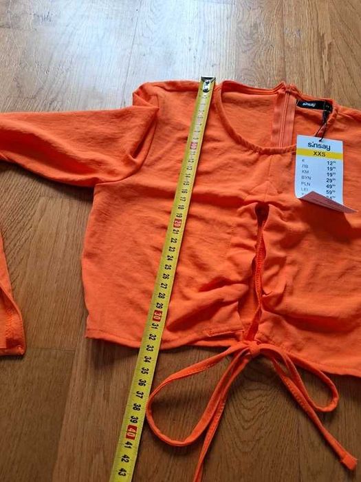 Krótka bluzka, wiązana