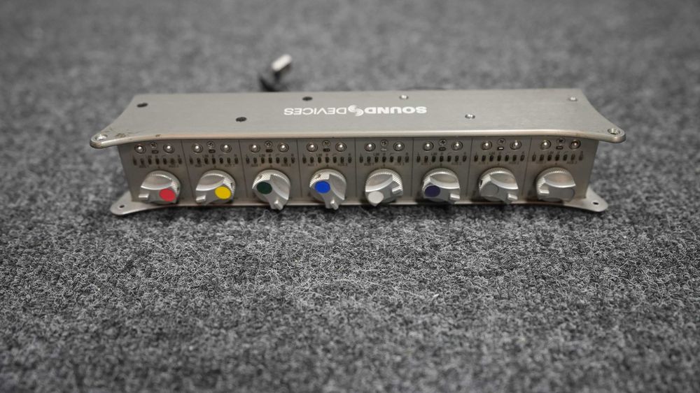 Аудіомікшерна консоль Sound Devices CL-8
