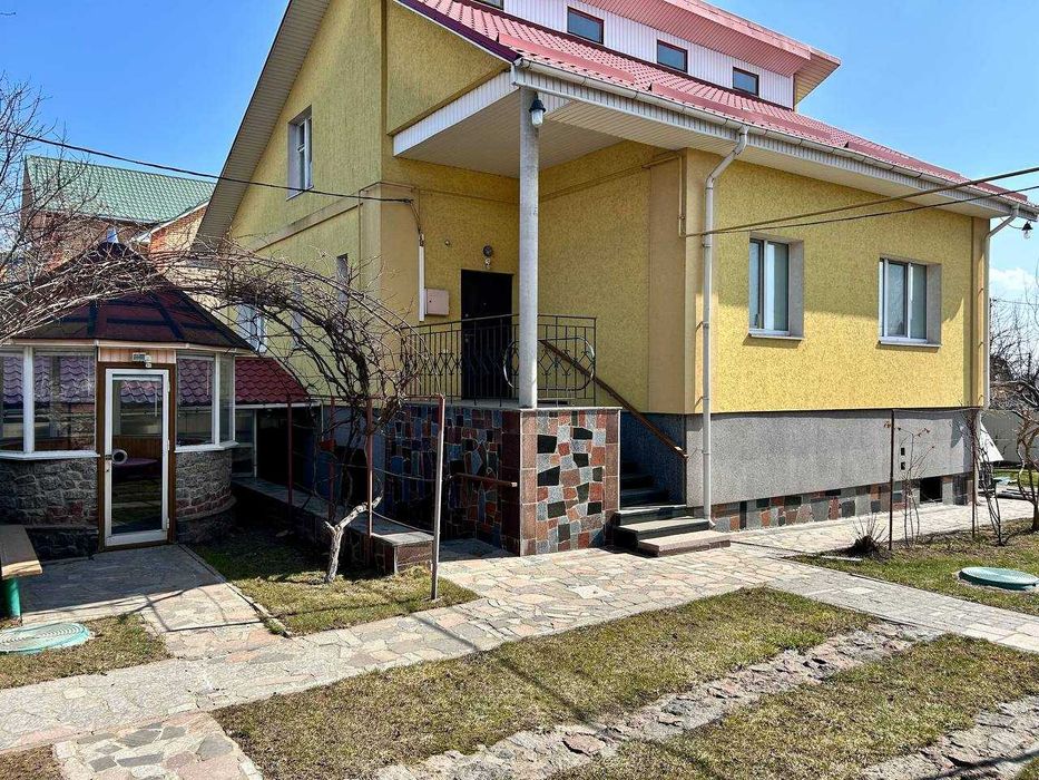 Будинок з ремонтом, ділянка 5 соток, центр міста Буча,Київська область