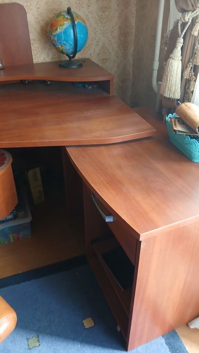 Продам компьютерный стол